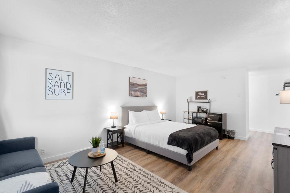 Queen Room interior